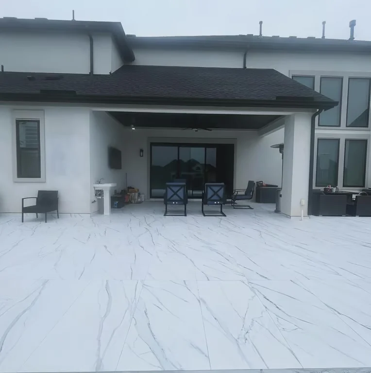 Covered patio with large-format light tile